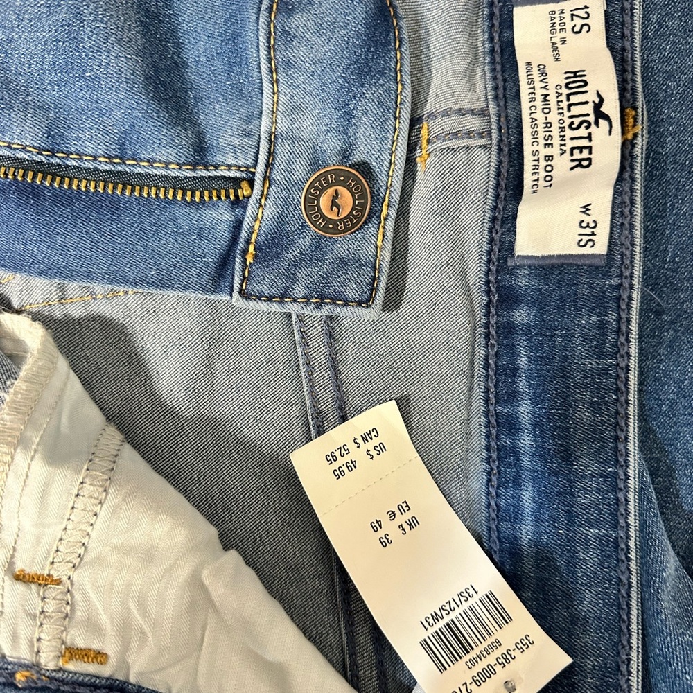 Hollister Curvy Mid-Rise Medium Wash Boot Jeans - Picture 3 of 4